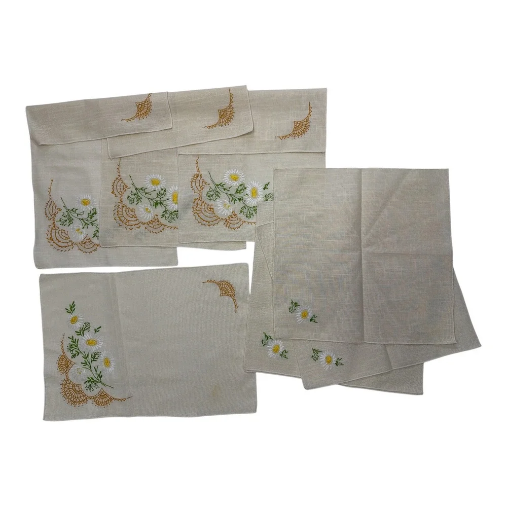 Set of 4 Linen Table Placemats with matching Napkins Daisy Embroidery